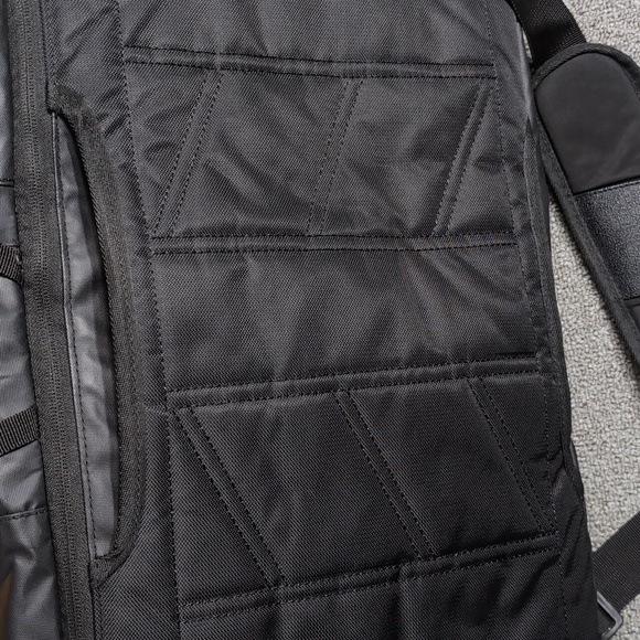 Granite Gear Waterproof Cross-Body Messenger Bag G7063-1 Black NWOT - Picture 6 of 16